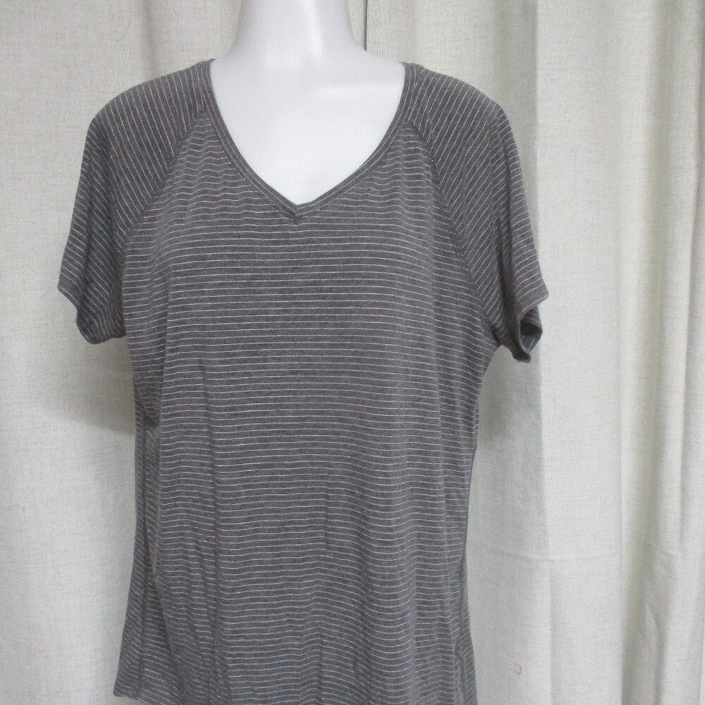 AMAZON ESSENTIALS gray white striped V neck T shirt top